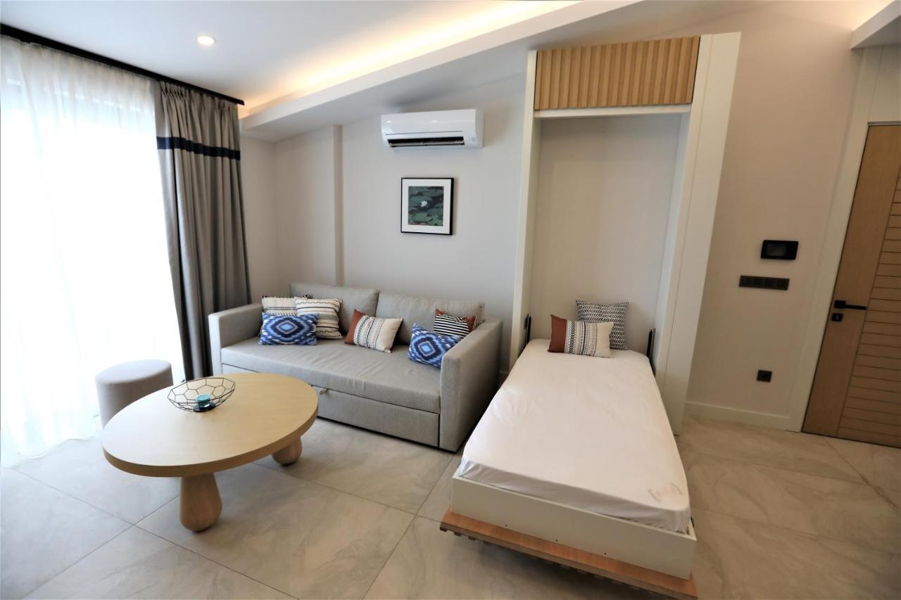 A Suite Side Luaran gambar