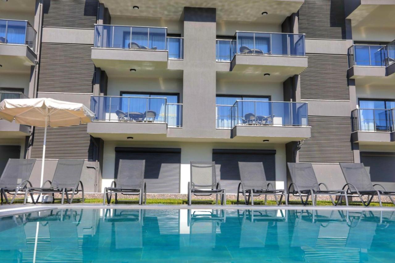 A Suite Side Luaran gambar