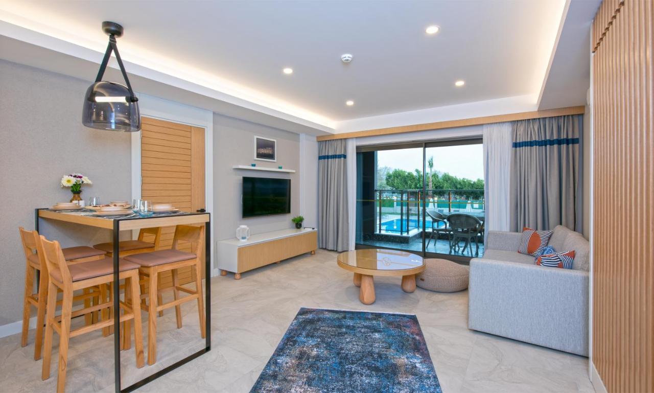 A Suite Side Luaran gambar