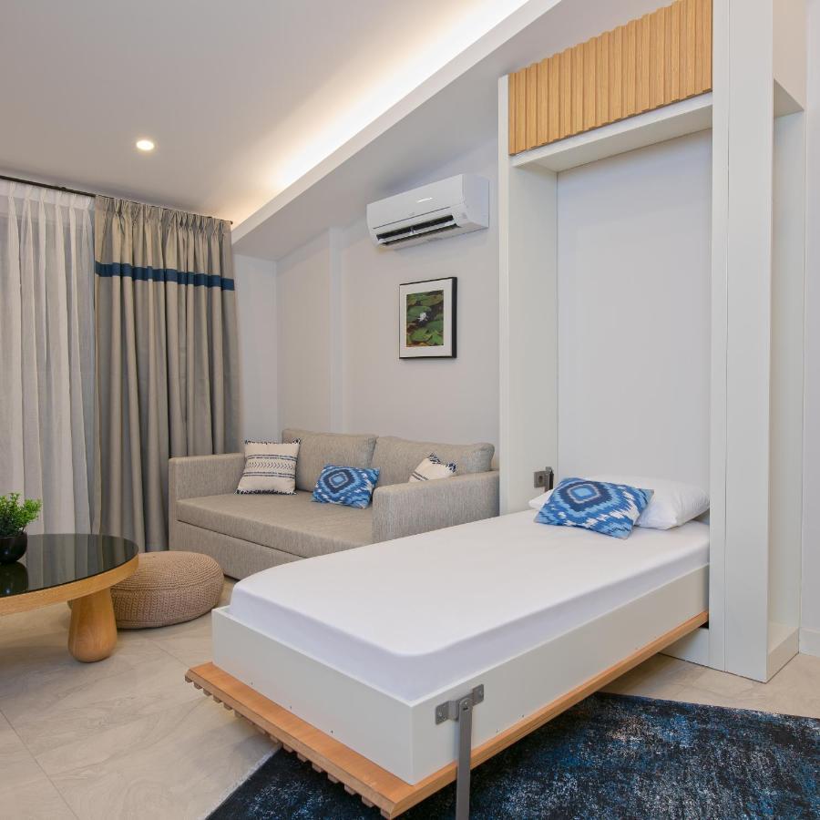 A Suite Side Luaran gambar