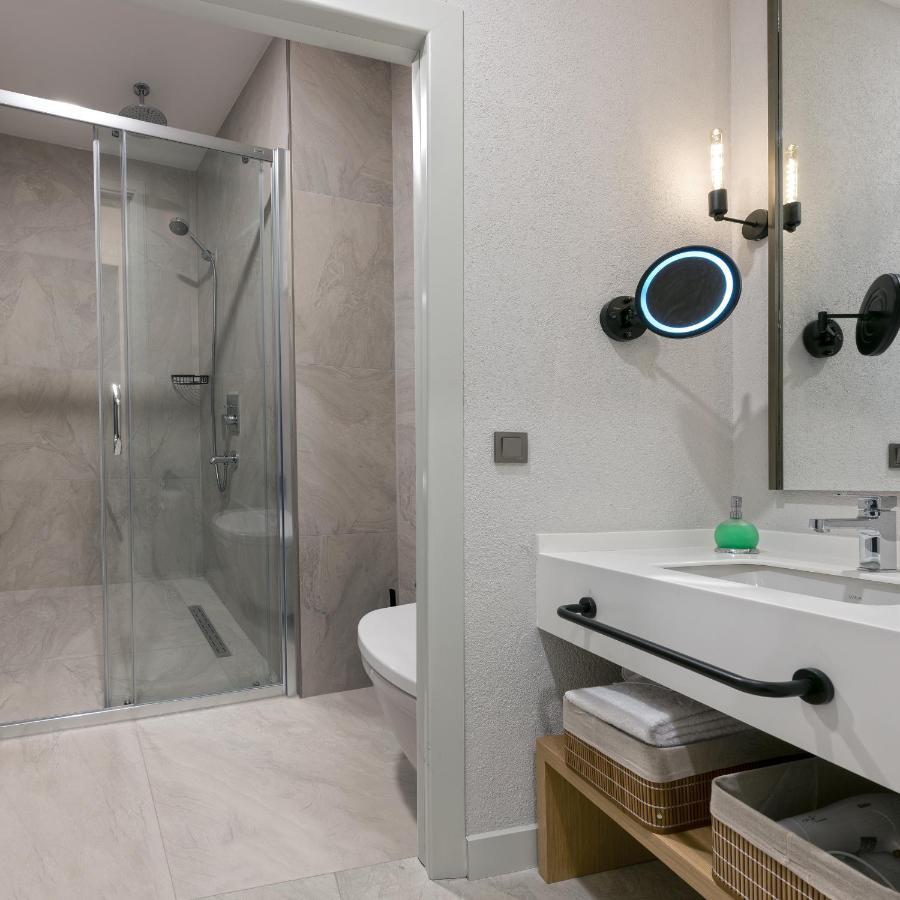 A Suite Side Luaran gambar
