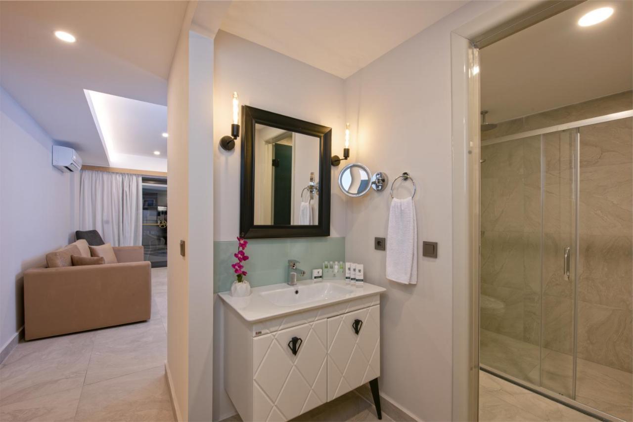 A Suite Side Luaran gambar