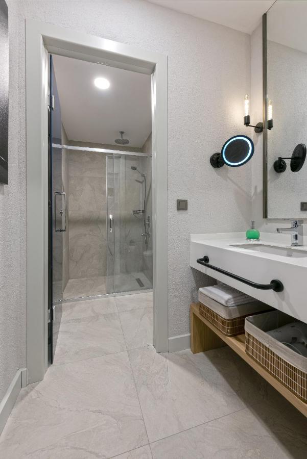 A Suite Side Luaran gambar